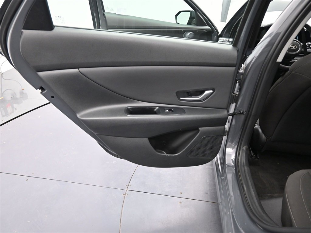 Used 2025 Hyundai Elantra SEL image 14