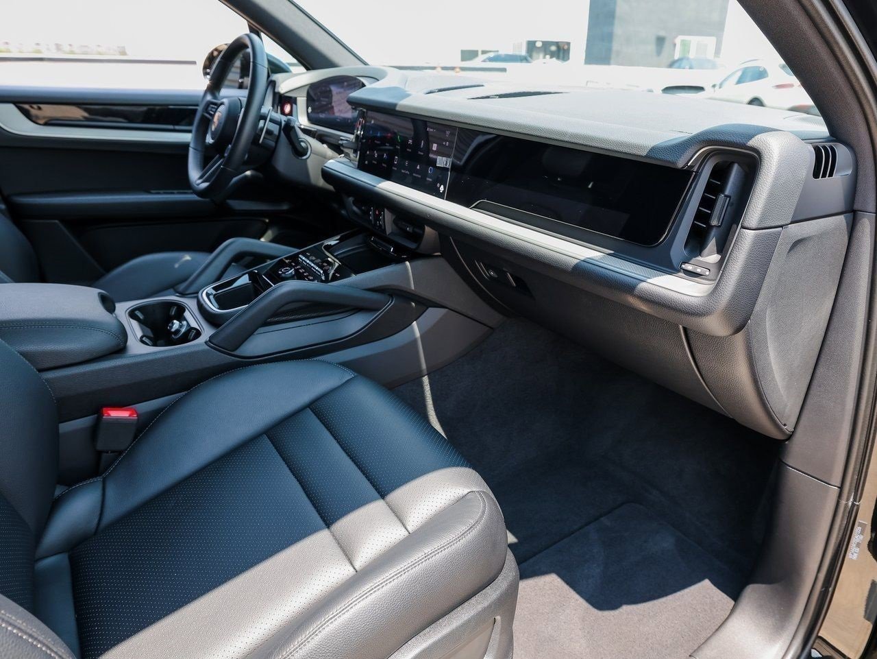 Certified 2025 Porsche Cayenne image 27