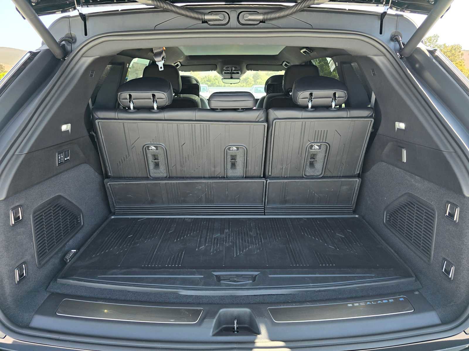 New 2026 Cadillac Escalade IQ Luxury 1 w/ LPO, Floor Liner Package image 9