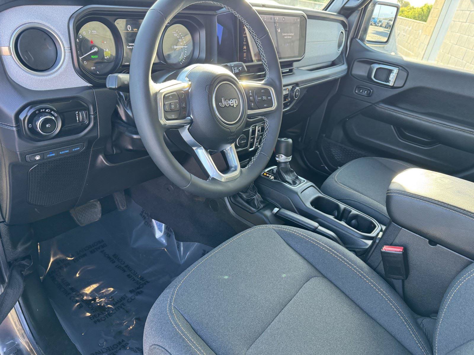 Certified 2025 Jeep Wrangler Unlimited Sahara w/ Safety Group AWD/4WD image 11