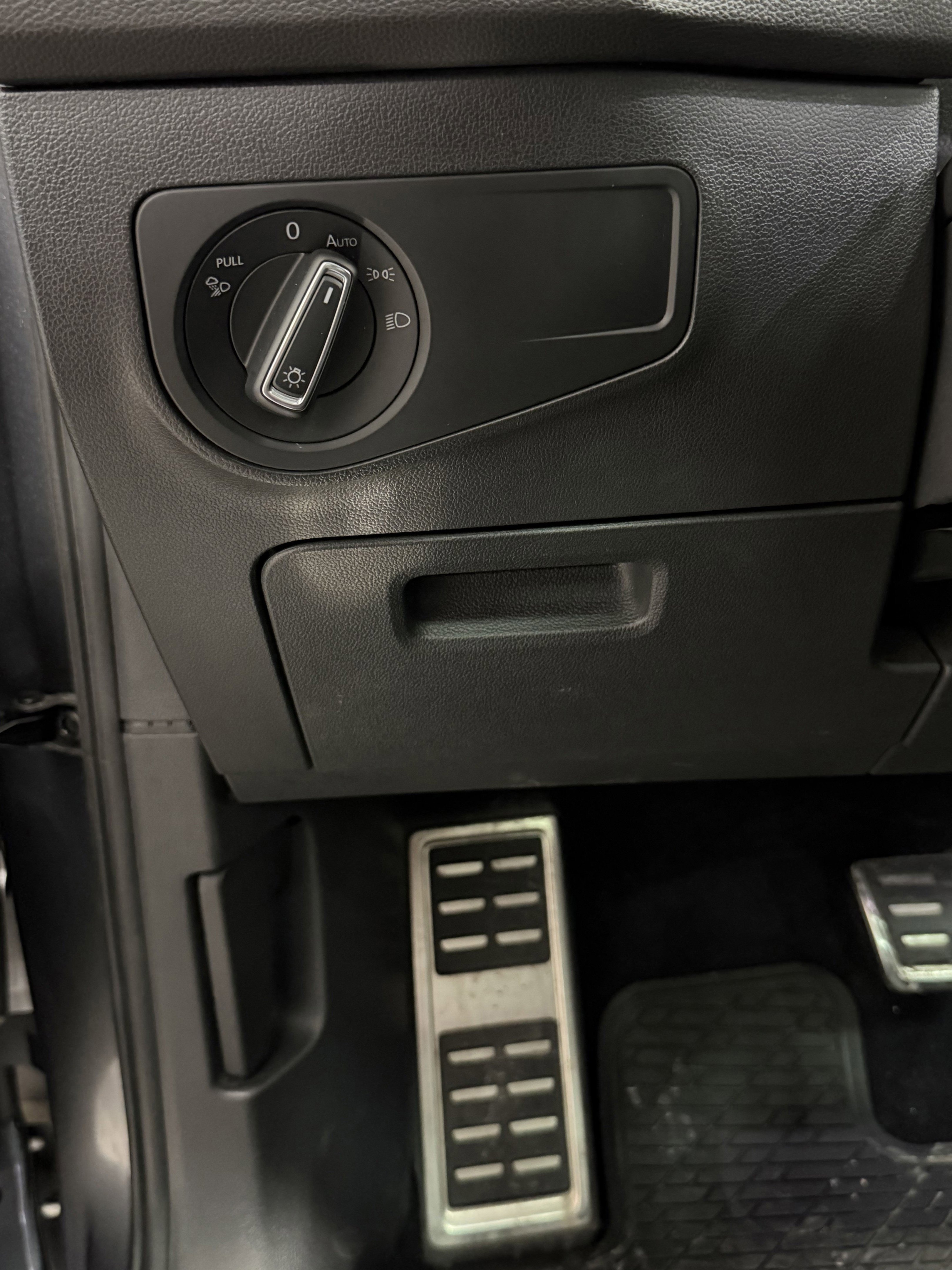 Used 2022 Volkswagen Tiguan SEL R-Line image 12