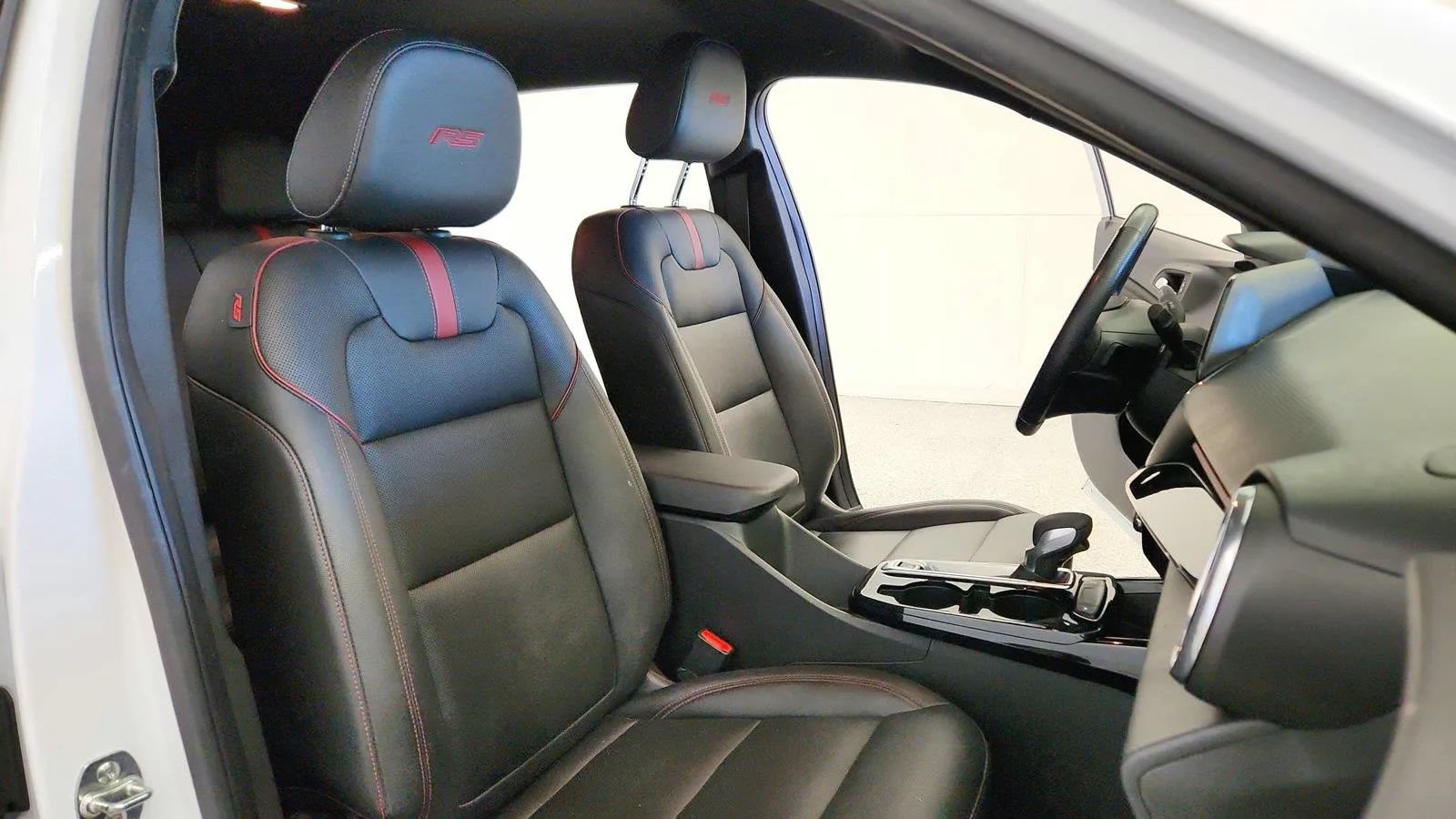 Used 2025 Chevrolet Trax RS w/ Driver Confidence Package FWD image 31