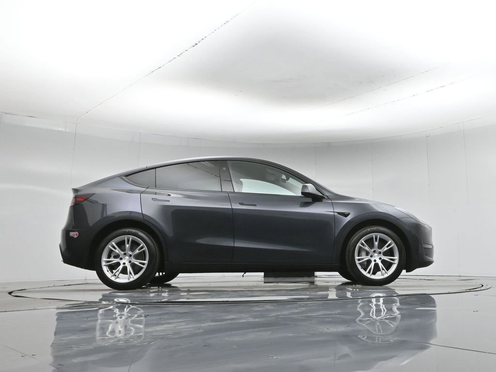 Used 2024 Tesla Model Y Long Range image 44