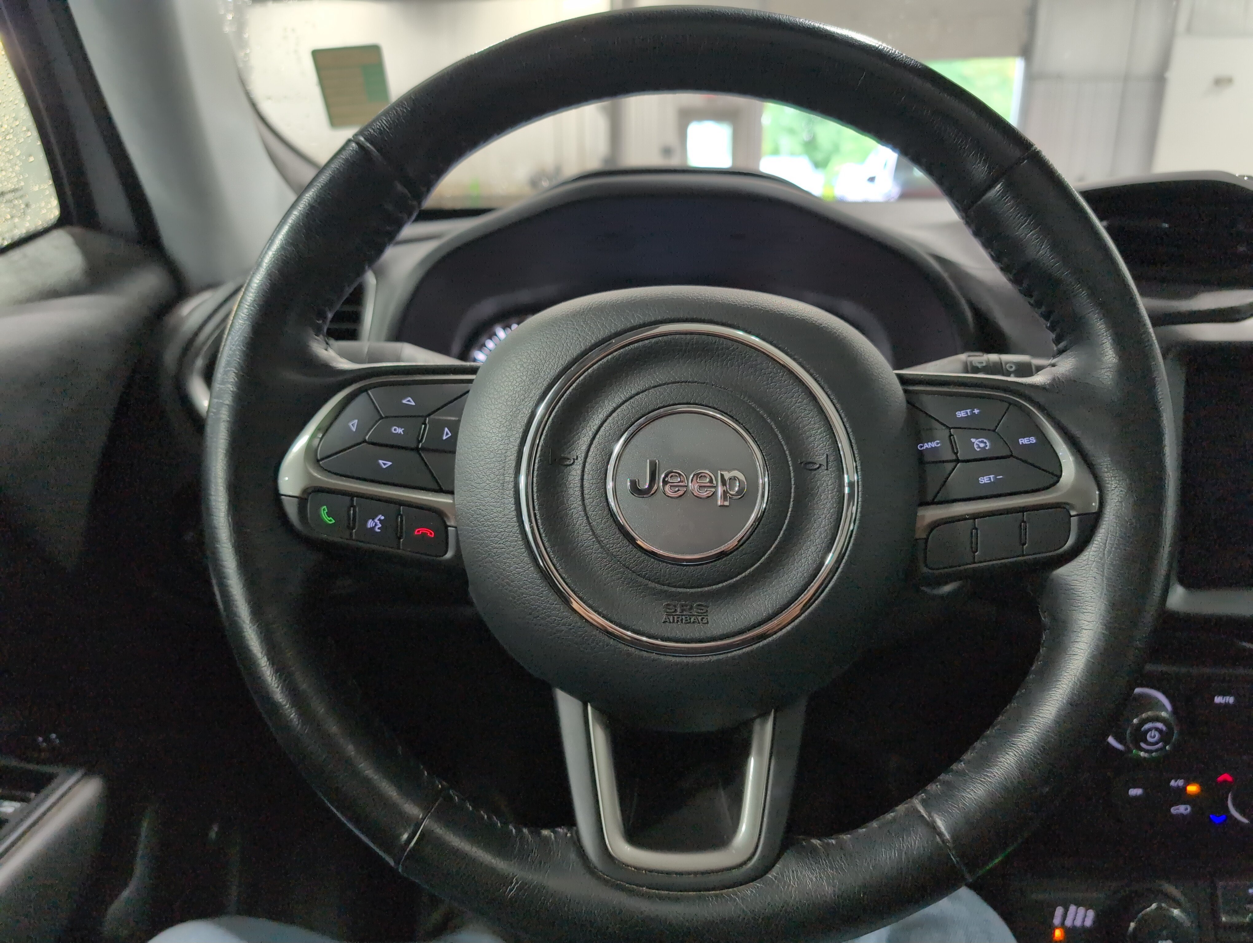 Used 2019 Jeep Renegade Limited w/ UConnect 8.4 Nav Group AWD/4WD image 9