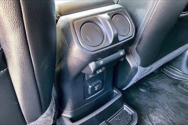 Used 2020 Jeep Wrangler Unlimited Sahara image 23