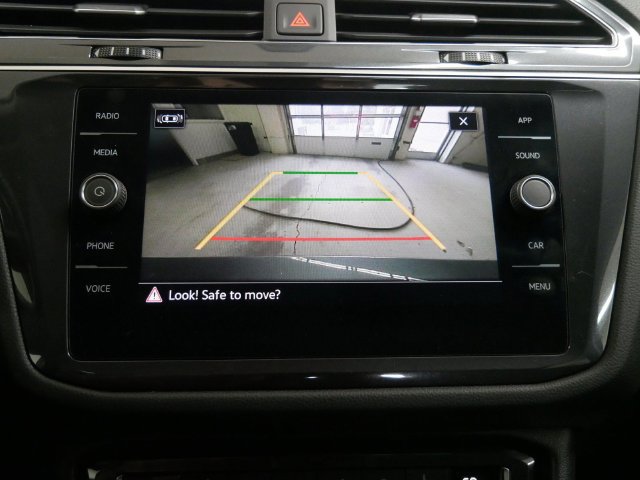 Used 2021 Volkswagen Tiguan SEL AWD/4WD image 19