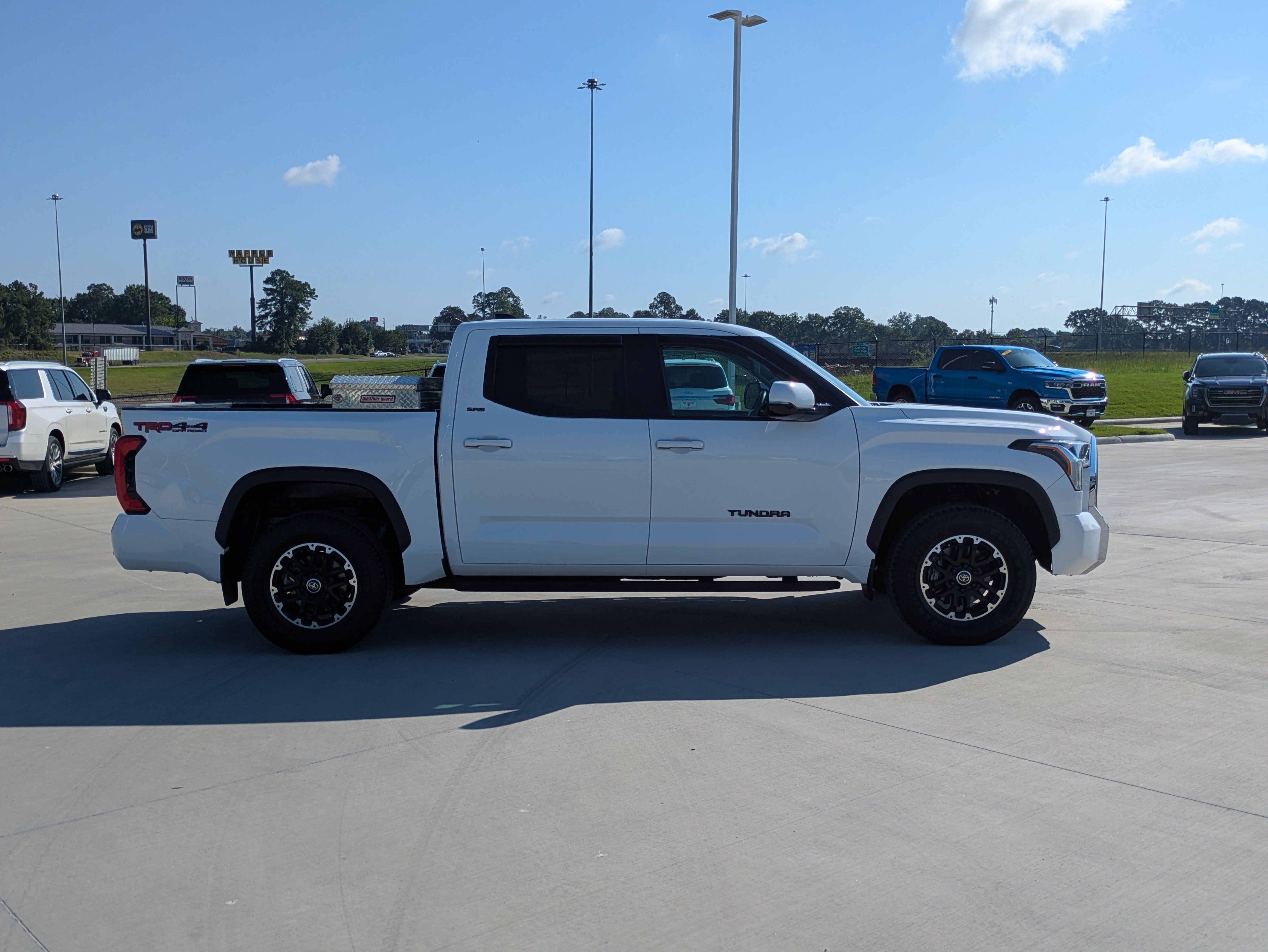 Used 2022 Toyota Tundra SR5 w/ TRD Off-Road Package AWD/4WD image 7