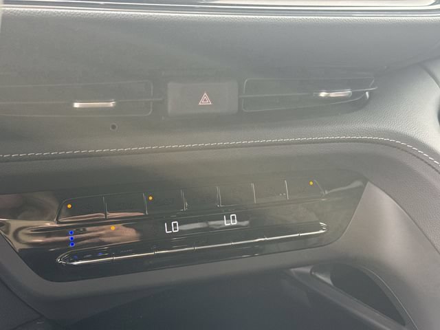 Used 2023 Buick Envision Avenir AWD/4WD image 18