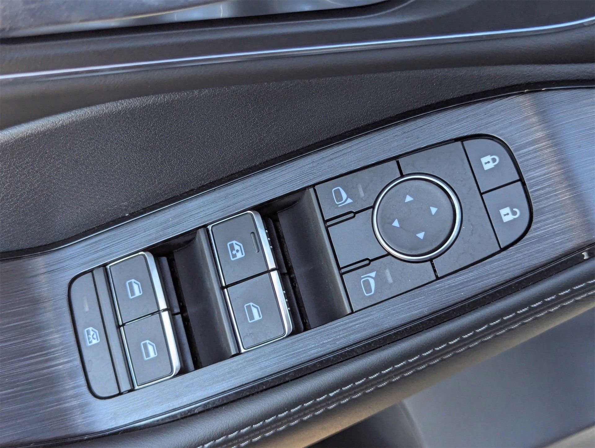 New 2026 Nissan Rogue Platinum image 14