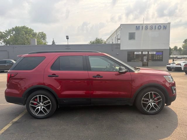 Used 2016 Ford Explorer Sport w/ Equipment Group 401A AWD/4WD image 2