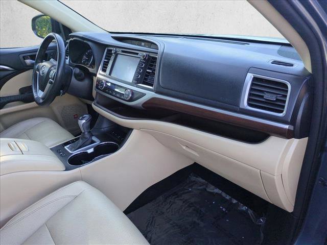 Used 2014 Toyota Highlander Limited Platinum image 23