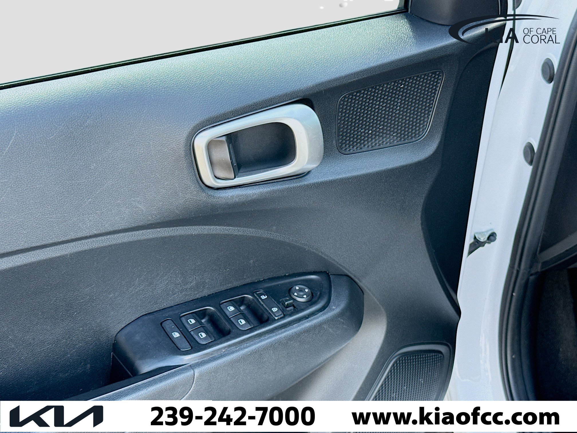 Used 2022 Hyundai Venue SE image 21