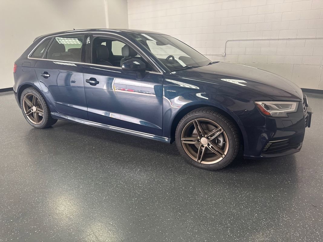 Used 2018 Audi A3 e-tron Premium Plus w/ Premium Plus Package image 2
