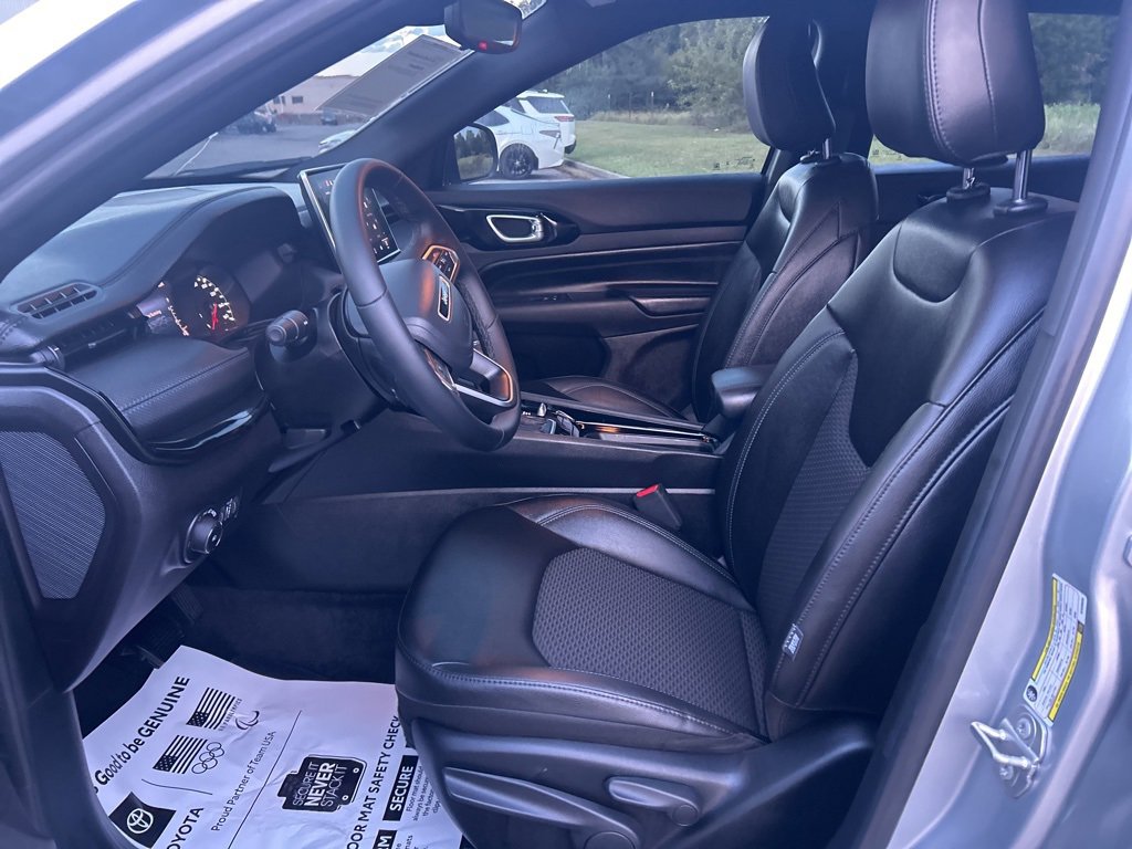 Used 2025 Jeep Compass Latitude w/ Altitude Special Edition image 10