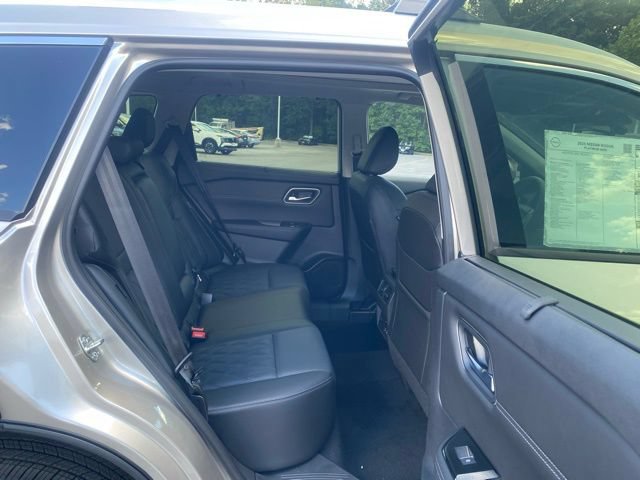 New 2025 Nissan Rogue Platinum w/ Platinum Premium Package AWD/4WD image 32