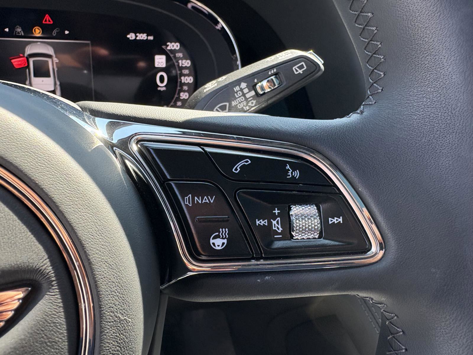 Used 2024 Bentley Bentayga image 26