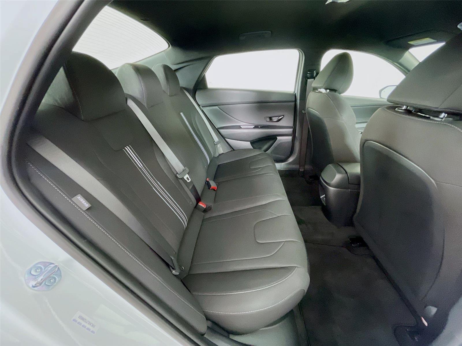 Used 2026 Hyundai Elantra SEL FWD image 29