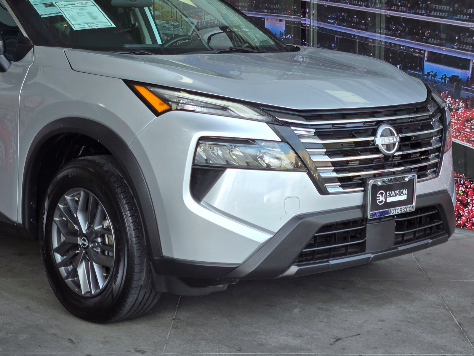 Used 2024 Nissan Rogue S FWD image 2
