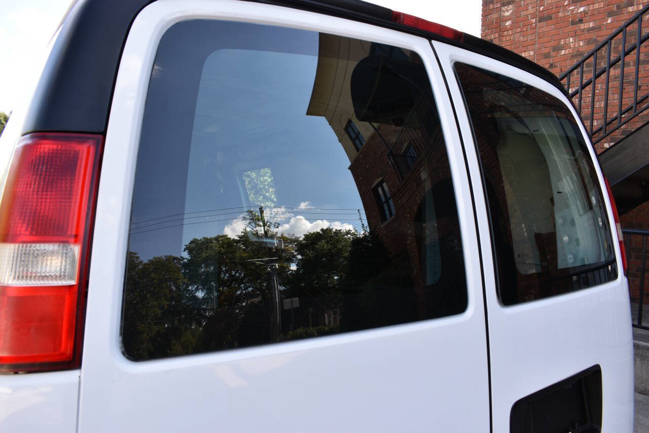 Used 2015 Chevrolet Express 2500 RWD image 31