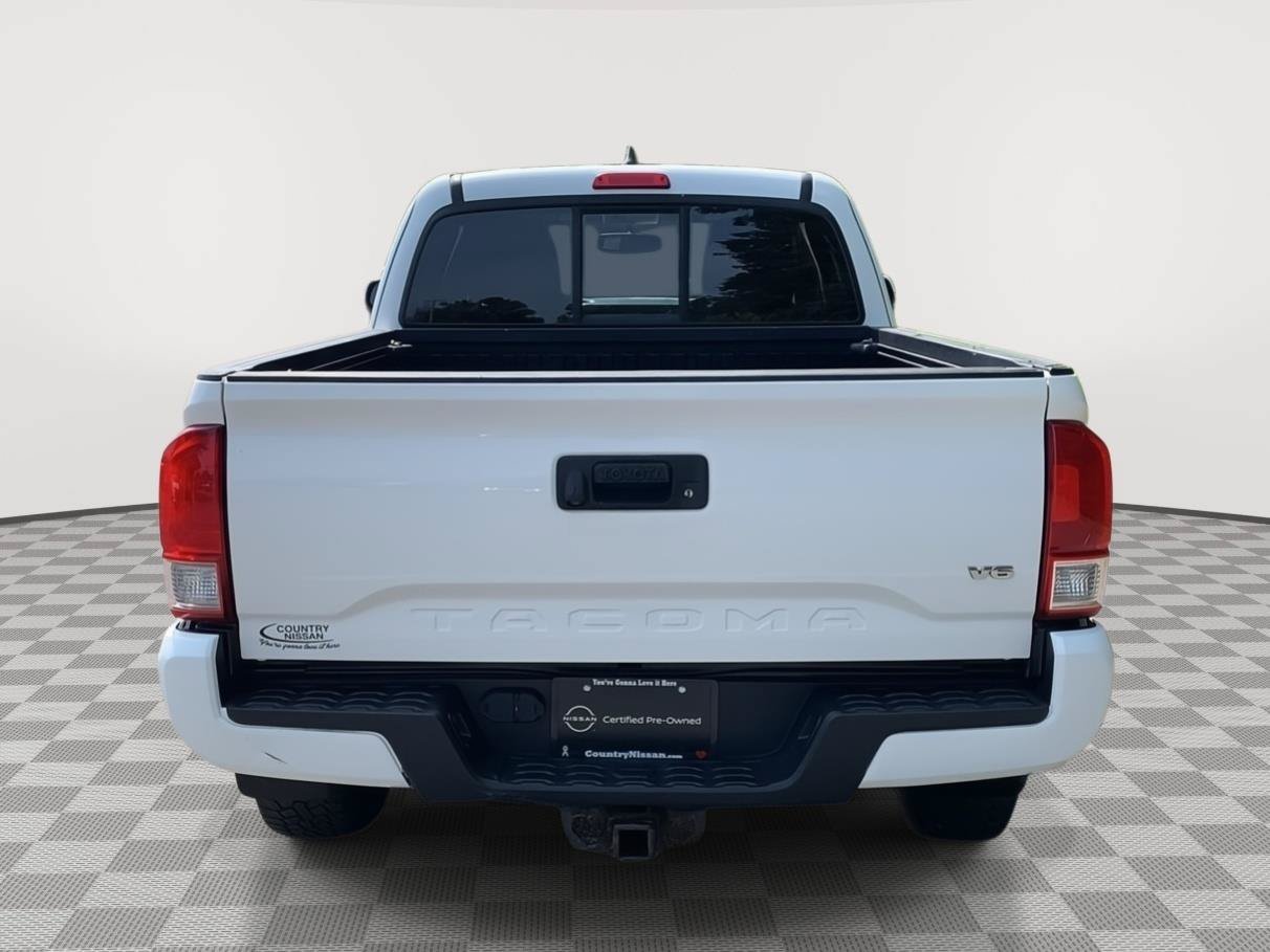 Used 2017 Toyota Tacoma TRD Sport w/ Tow Package AWD/4WD image 4