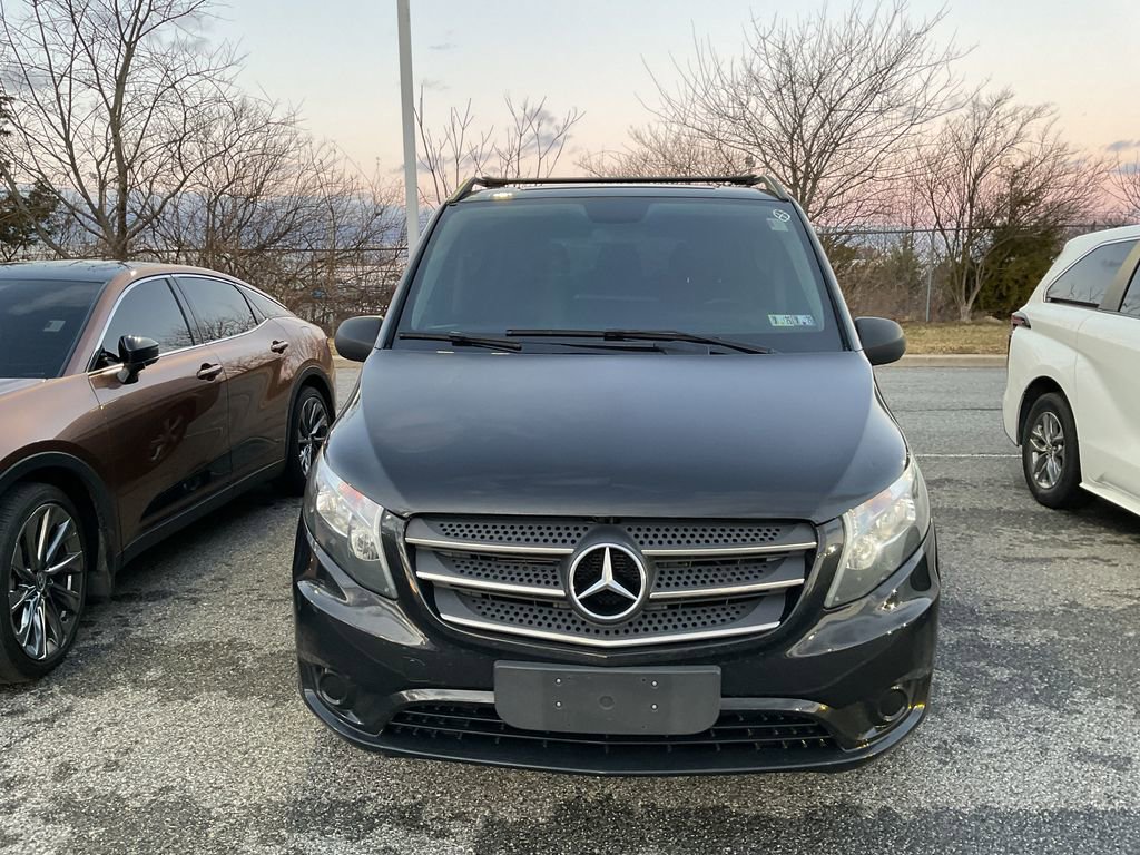 Used 2018 Mercedes-Benz Metris Passenger image 3