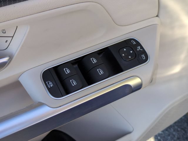 Used 2023 Mercedes-Benz GLB 250 4MATIC w/ Premium Package image 13
