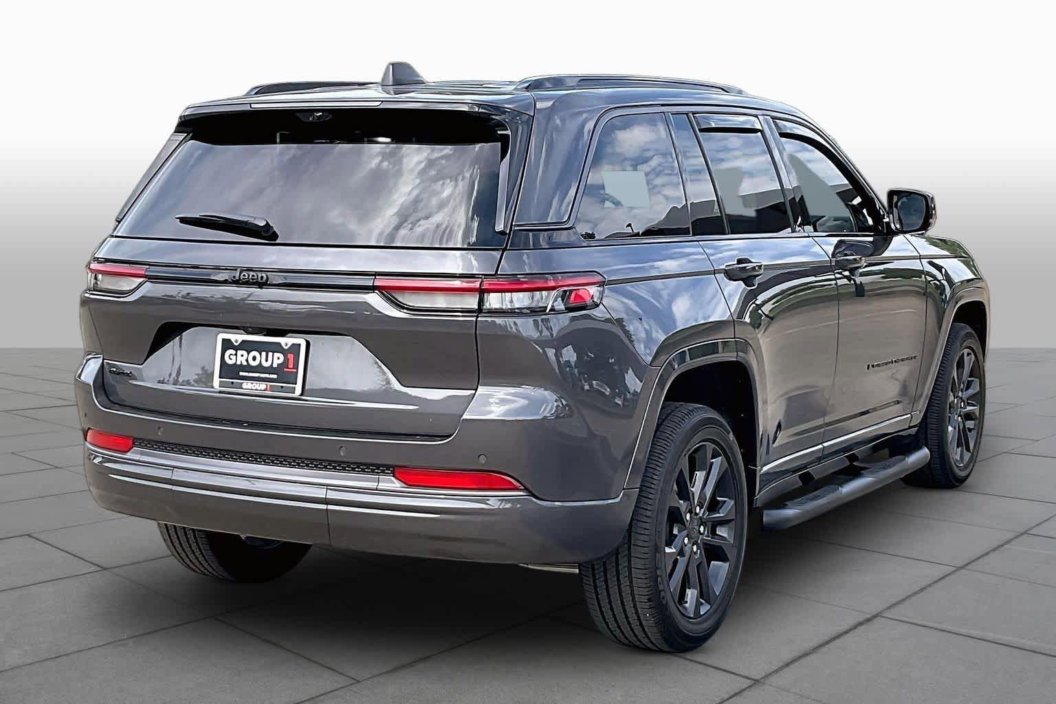 Used 2026 Jeep Grand Cherokee Limited AWD/4WD image 13