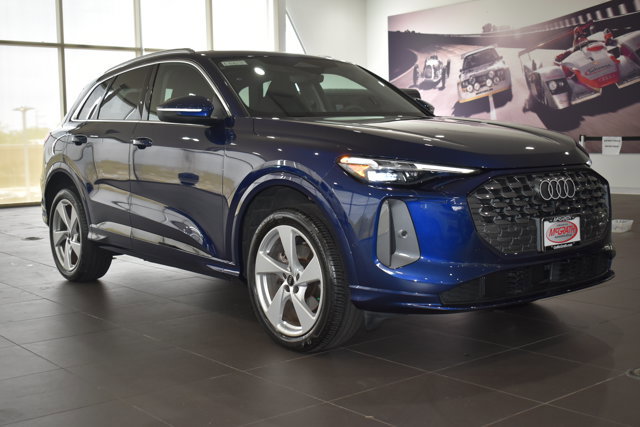 Used 2025 Audi Q5 Premium Plus w/ Premium Plus AWD/4WD image 4