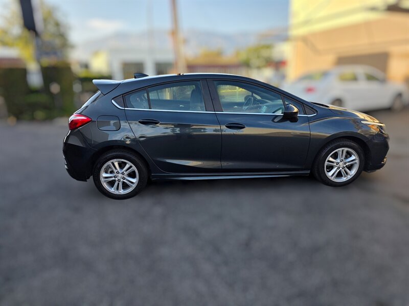 Used 2018 Chevrolet Cruze LT w/ RS Package FWD image 9