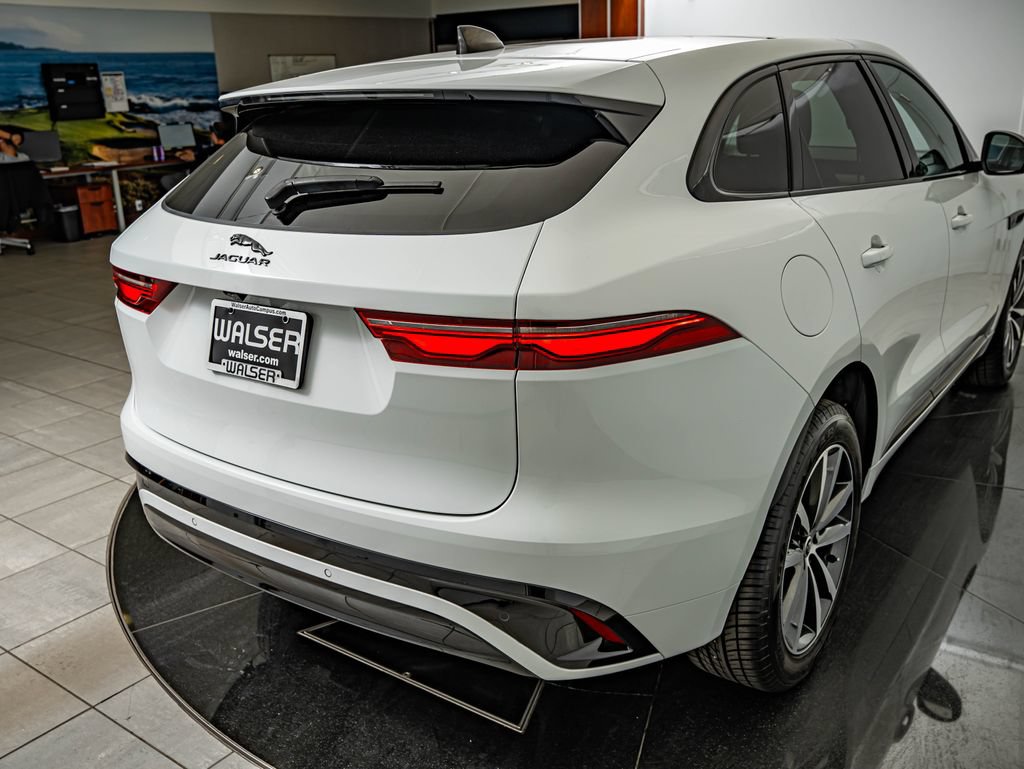 Used 2025 Jaguar F-PACE R-Dynamic S AWD/4WD image 16