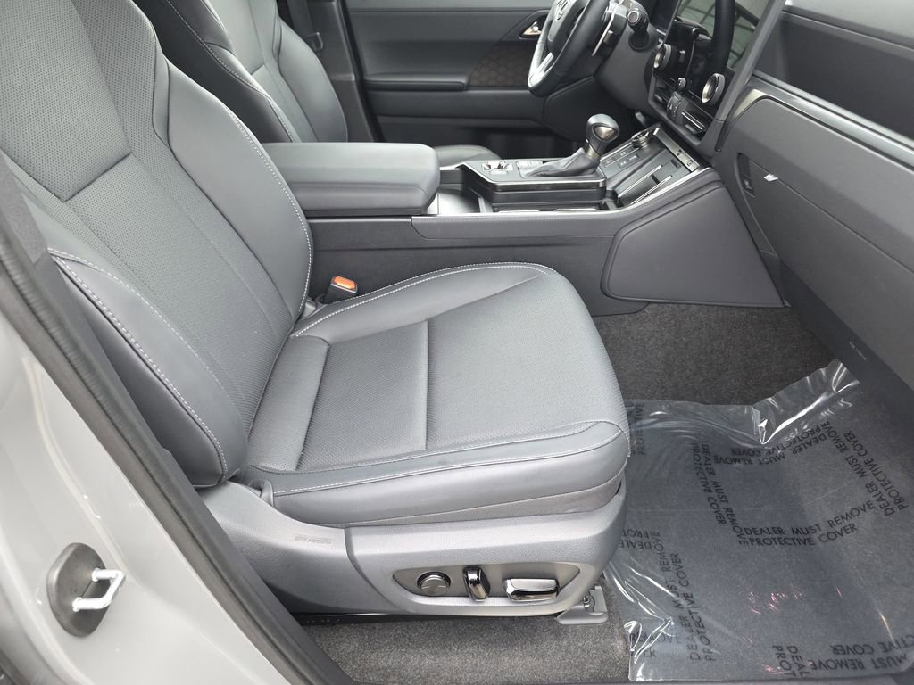 Used 2024 Lexus GX 550 w/ Accessory Package (Z1) image 21