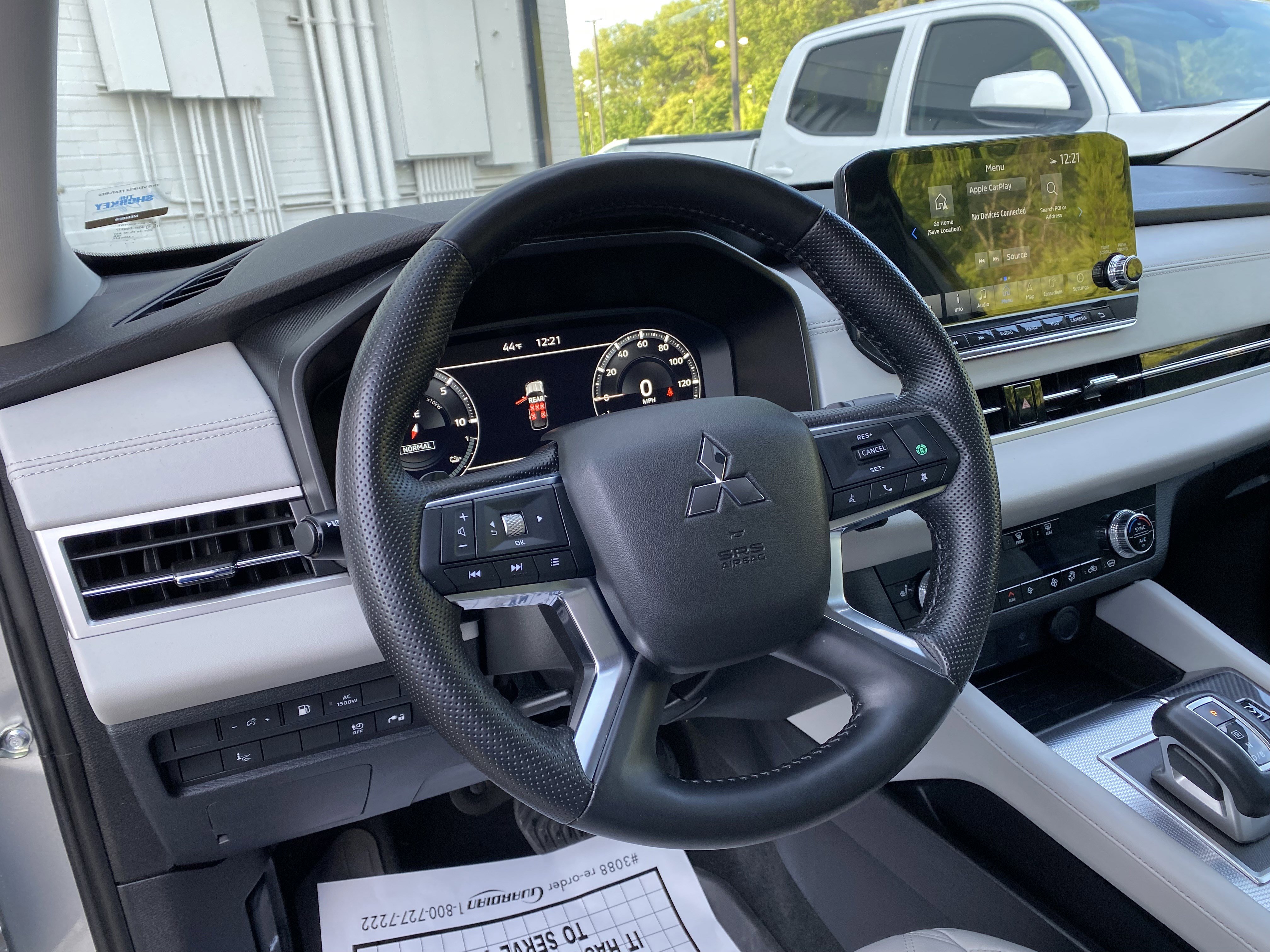 Used 2024 Mitsubishi Outlander 4WD Plug-In Hybrid image 17