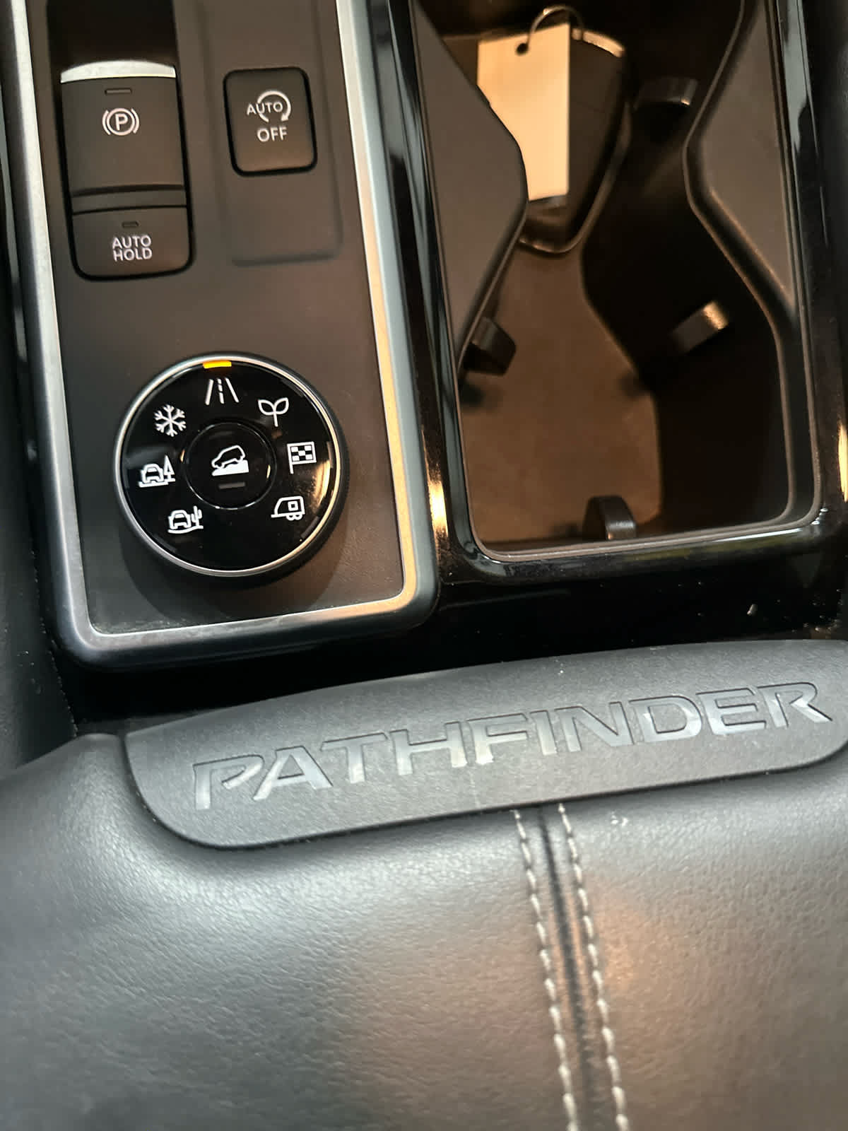 Used 2025 Nissan Pathfinder SV AWD/4WD image 25