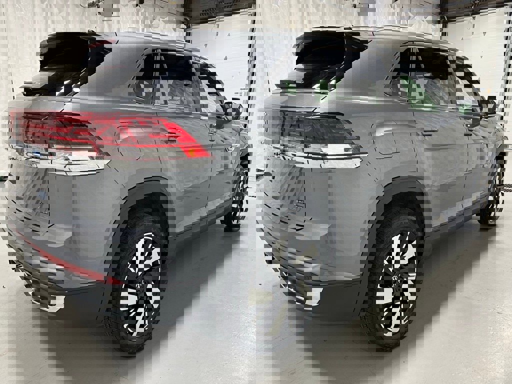 Used 2025 Volkswagen Atlas Cross Sport SE image 7
