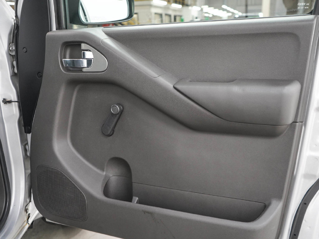 Used 2009 Nissan Frontier SE RWD image 9
