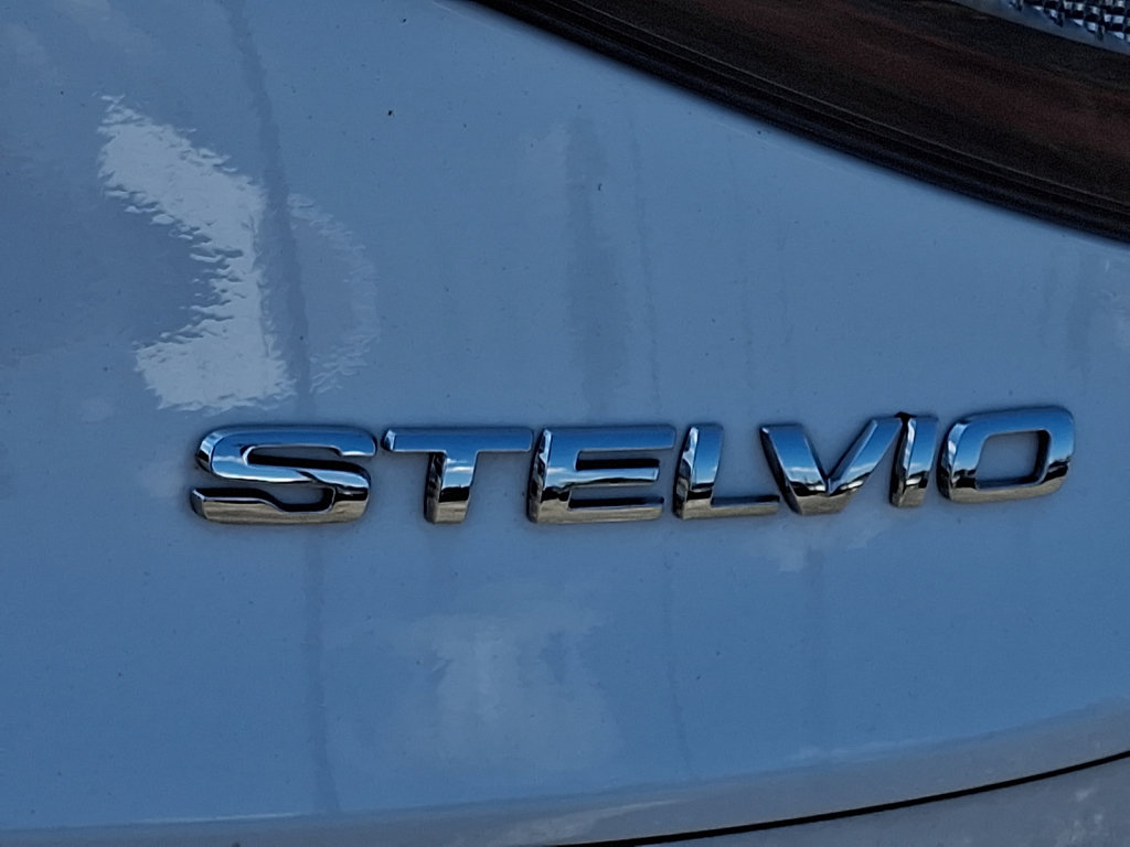 Used 2024 Alfa Romeo Stelvio Veloce AWD/4WD image 17