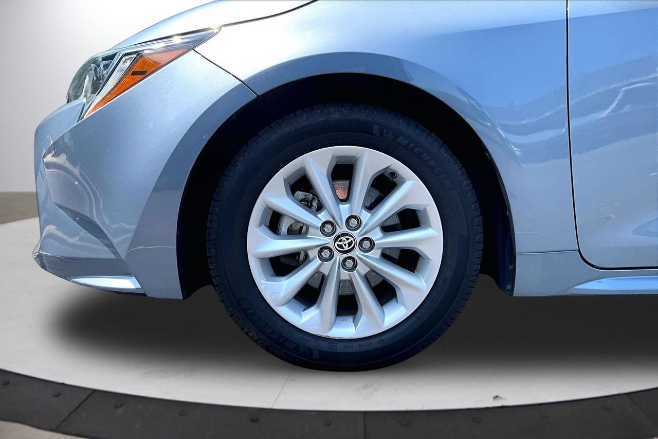 Used 2021 Toyota Corolla LE w/ LE Convenience Package FWD image 31