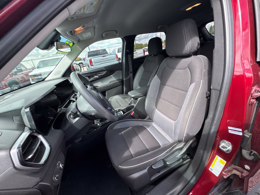 Used 2025 Chevrolet TrailBlazer LT AWD/4WD image 12