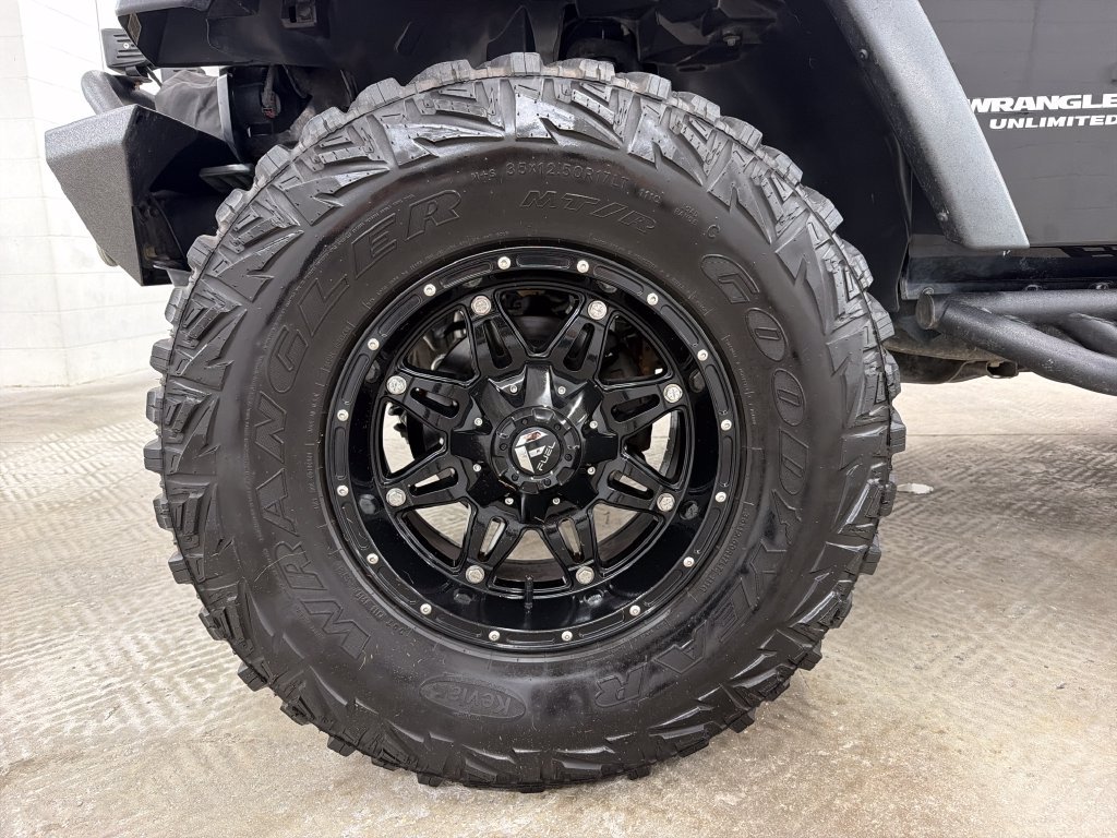 Used 2015 Jeep Wrangler Unlimited Rubicon w/ Connectivity Group AWD/4WD image 10