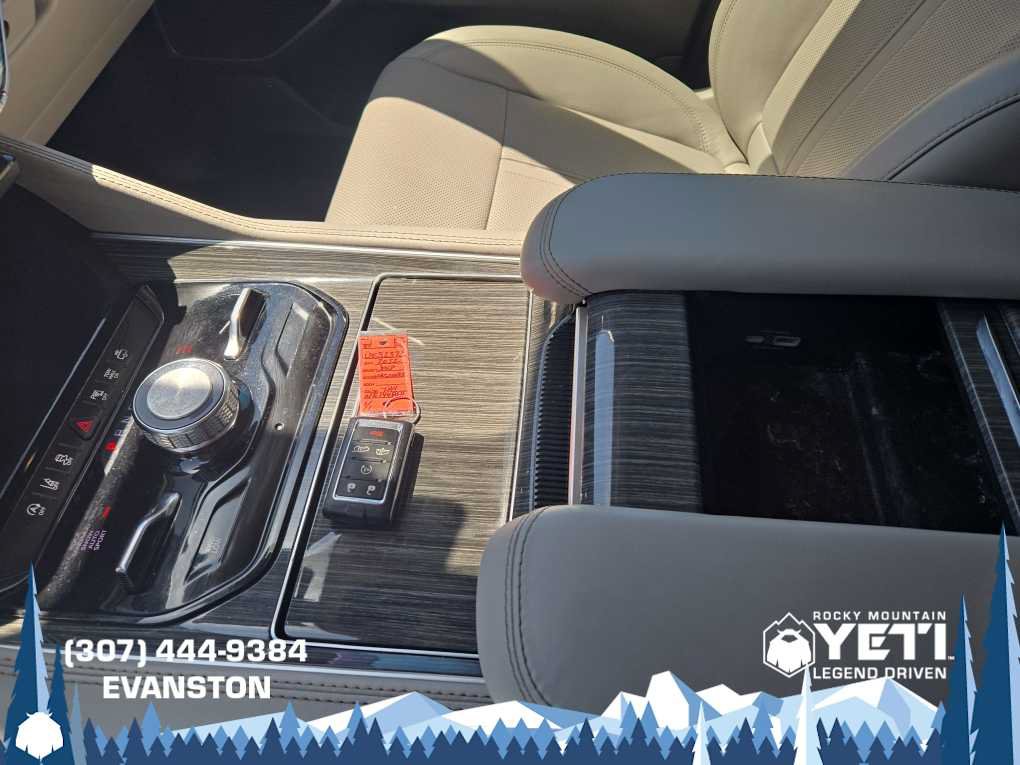 Used 2022 Jeep Wagoneer Series III w/ Rear Seat Video Group 1 AWD/4WD image 31