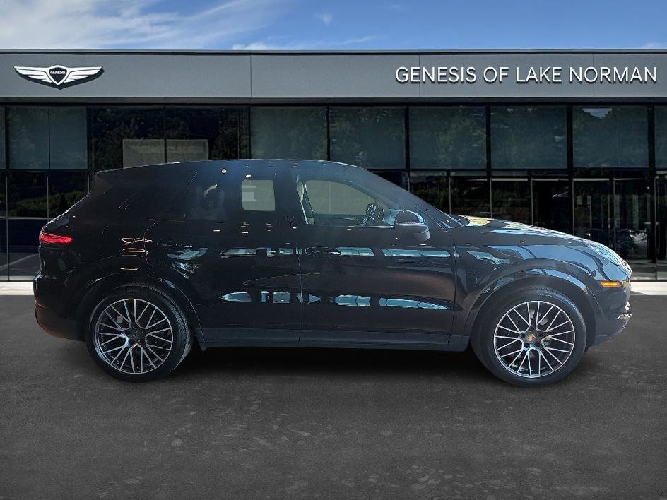 Used 2022 Porsche Cayenne image 3