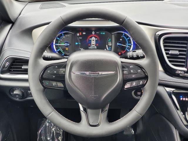 Used 2024 Chrysler Pacifica Premium image 26
