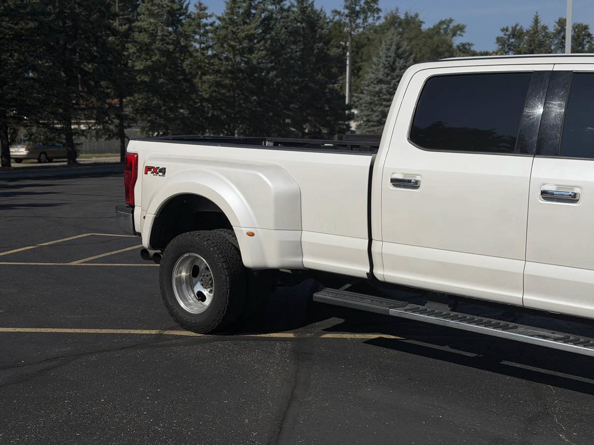 Used 2019 Ford F350 Lariat w/ Lariat Ultimate Package AWD/4WD image 4