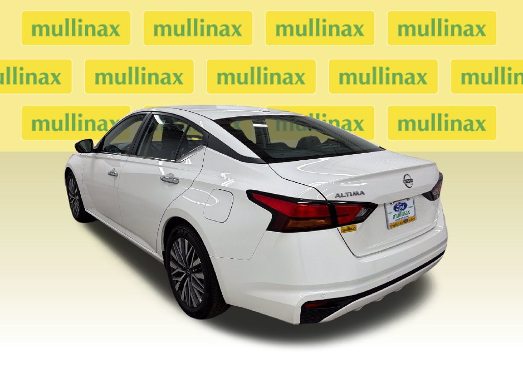 Used 2025 Nissan Altima 2.5 SV FWD image 10