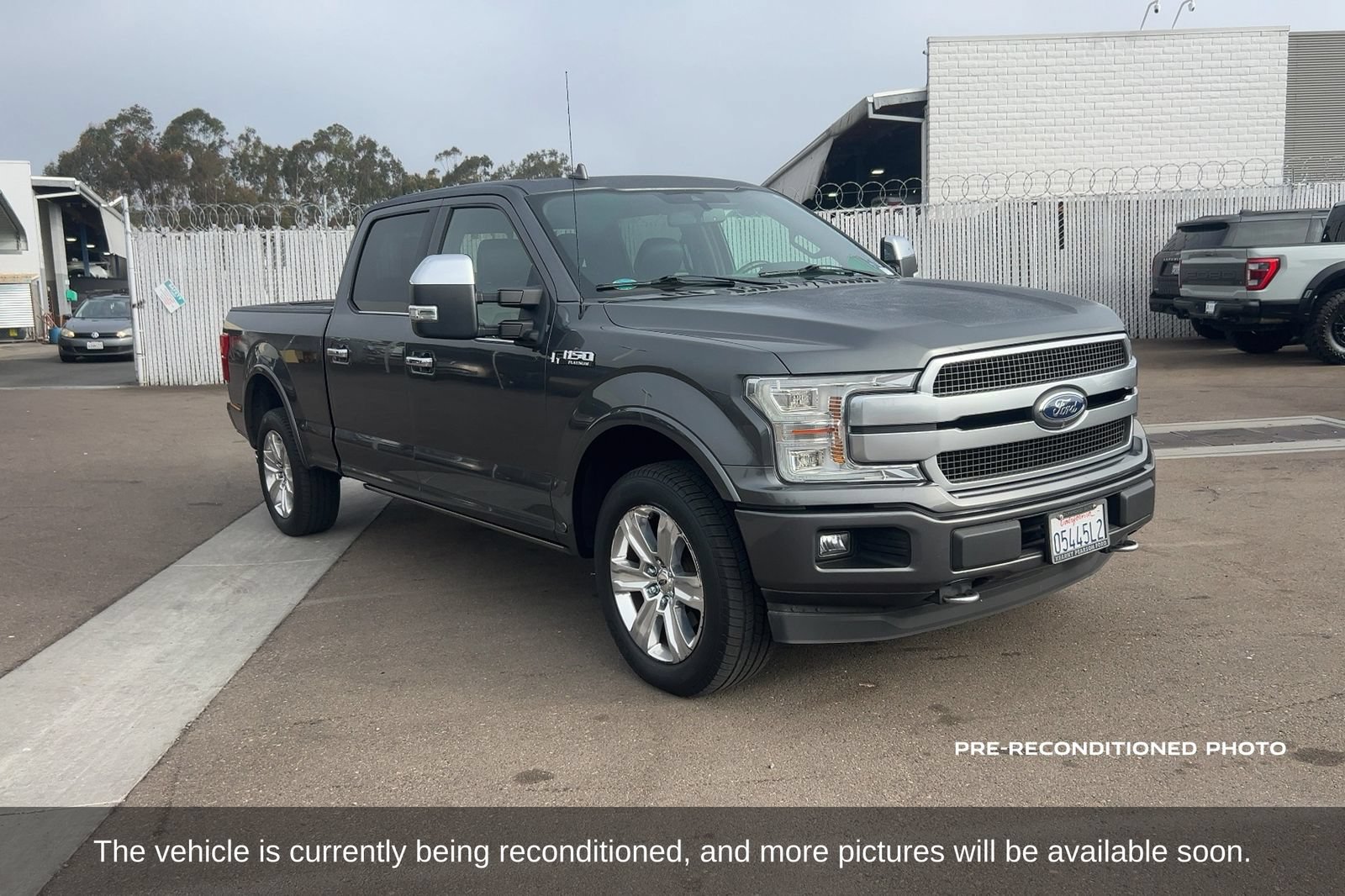 Used 2018 Ford F150 Platinum w/ Equipment Group 701A Luxury AWD/4WD image 3