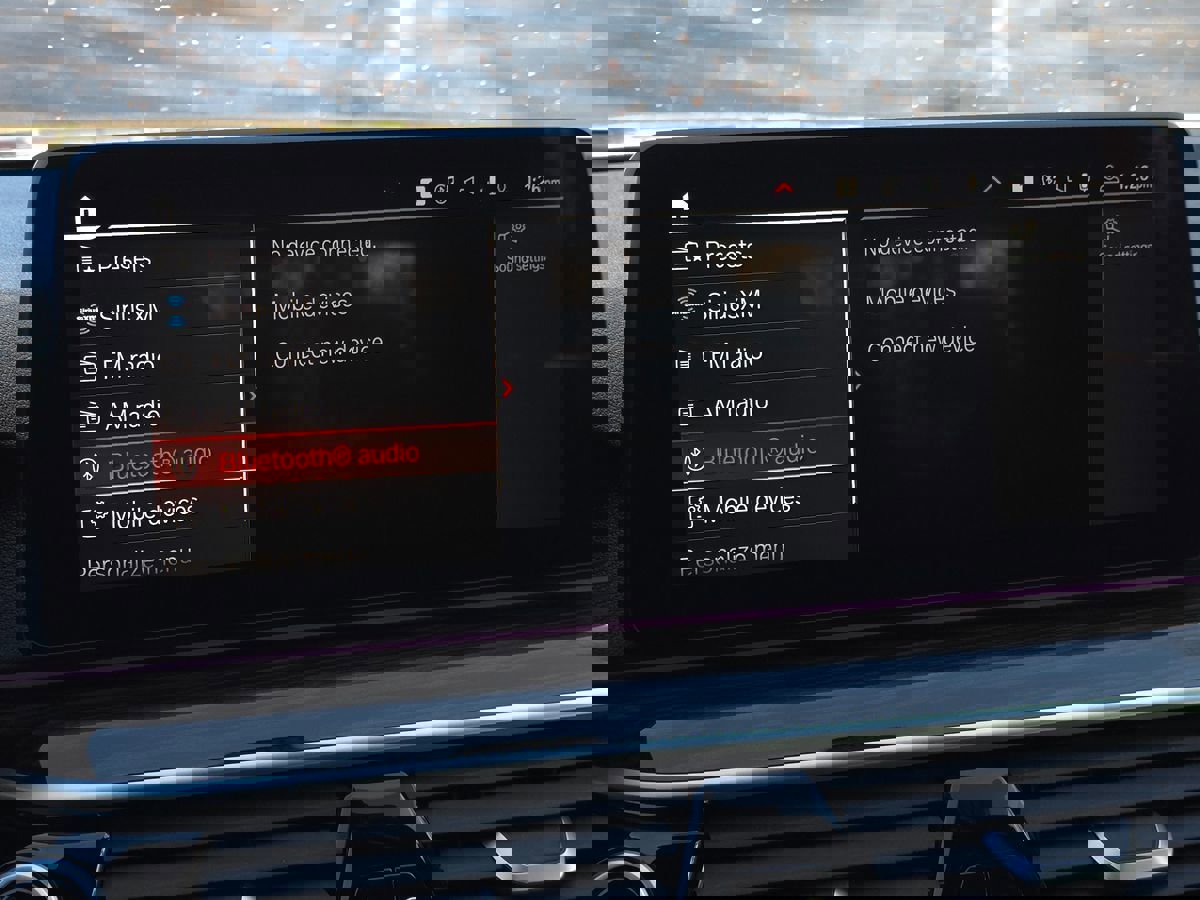 Used 2023 BMW 530e xDrive w/ Premium Package image 34