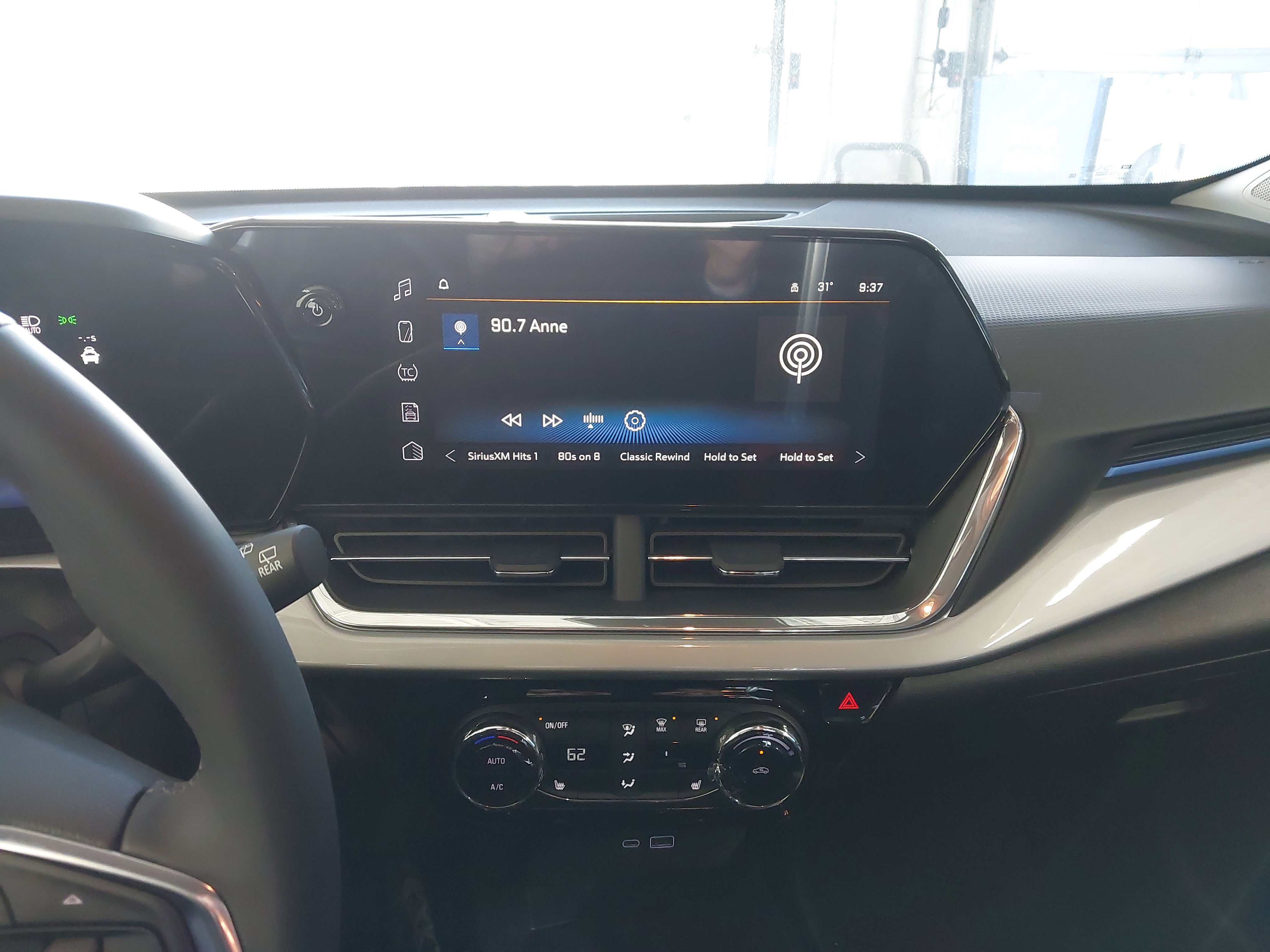 Used 2025 Chevrolet Trax LT w/ Driver Confidence Package FWD image 21