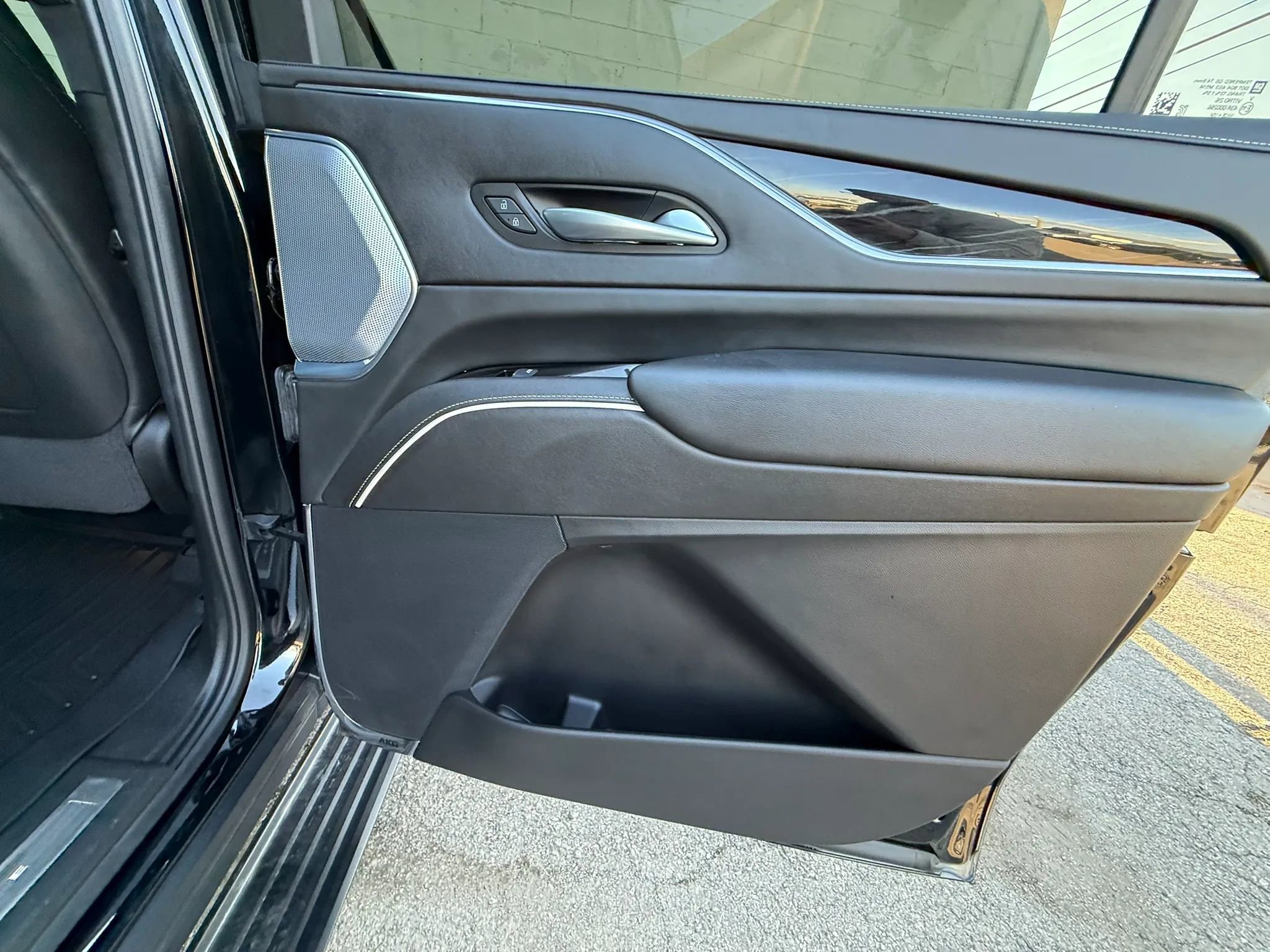 Used 2024 Cadillac Escalade ESV V image 50