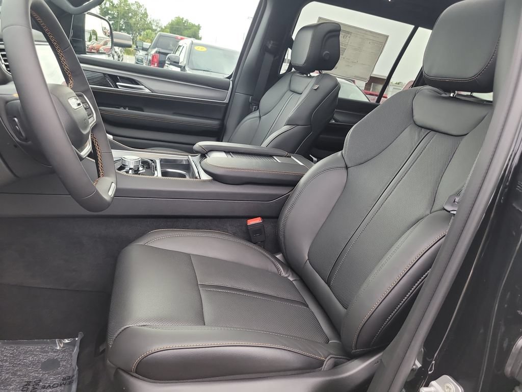 New 2026 Jeep Grand Wagoneer 4WD image 23