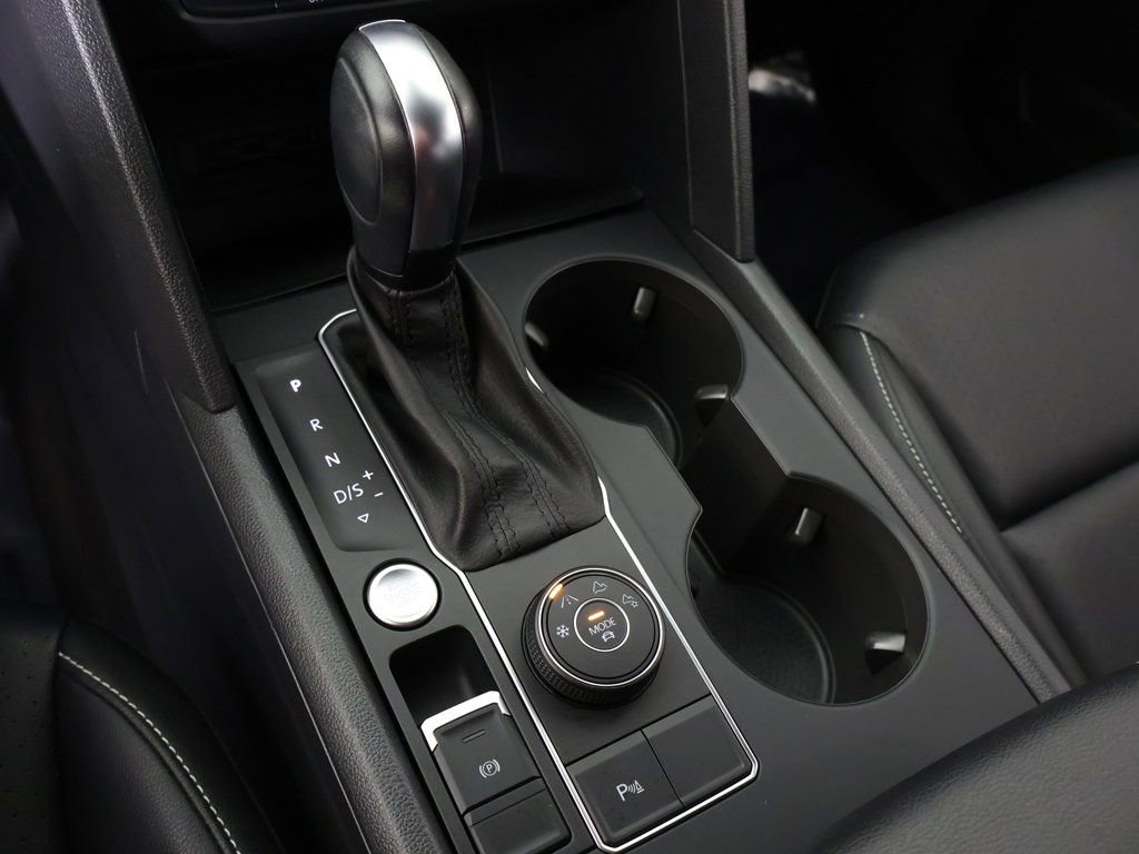 Used 2020 Volkswagen Atlas Cross Sport SE image 48